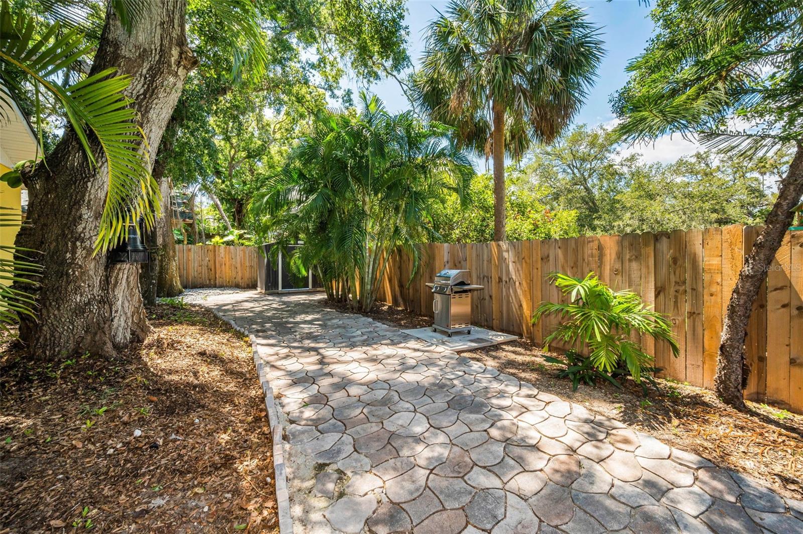 Great backyard and a shed for storage