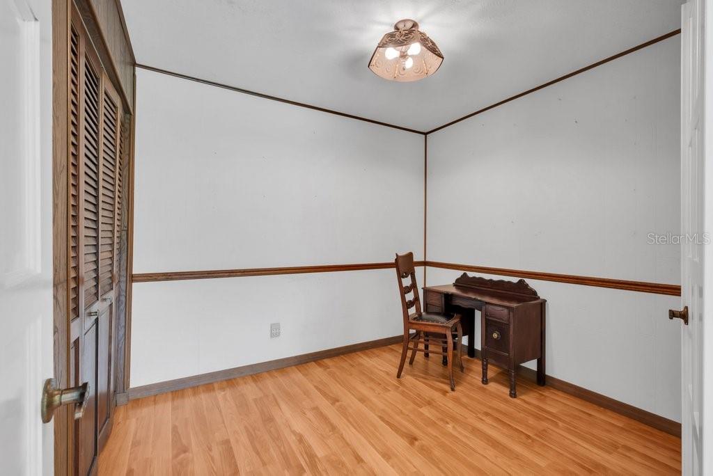 Office or 5th bedroom or nursery....