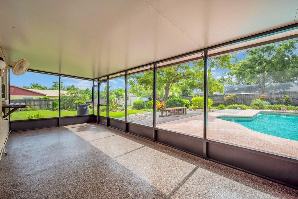 Huge 10 X 24 screened lanai