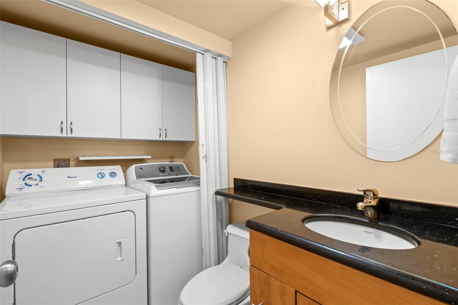 Full Size washer and dryer hook ups