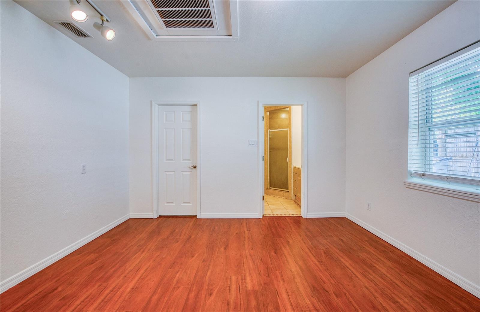 Master bedroom (2)