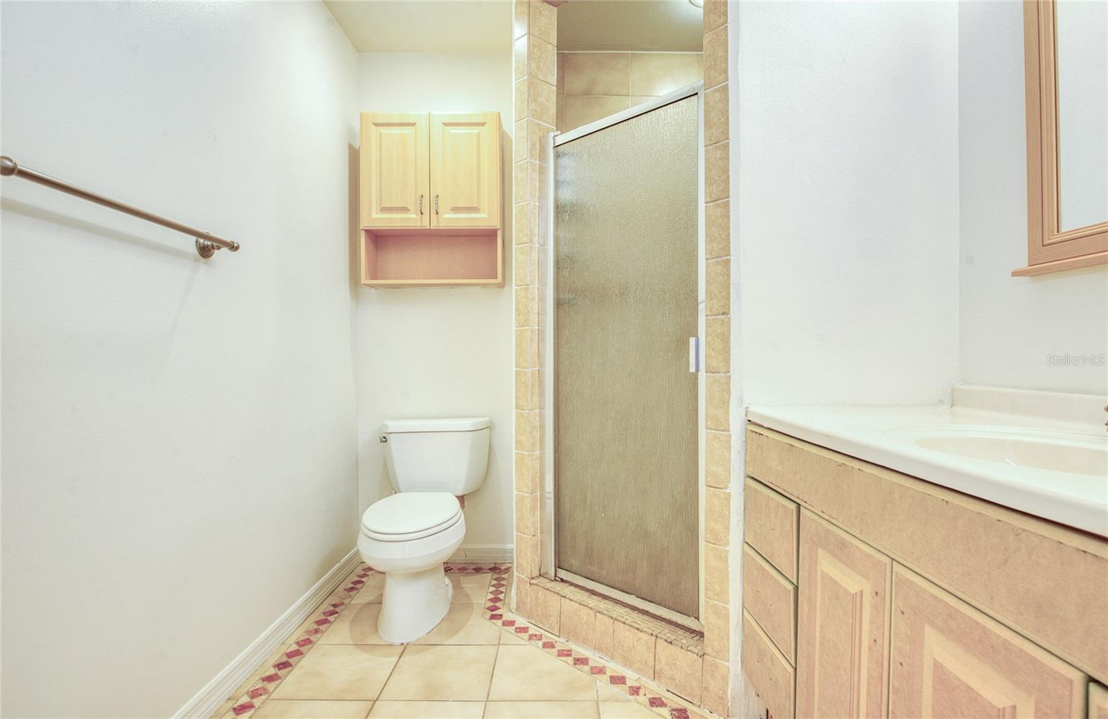 Master bathroom (1)