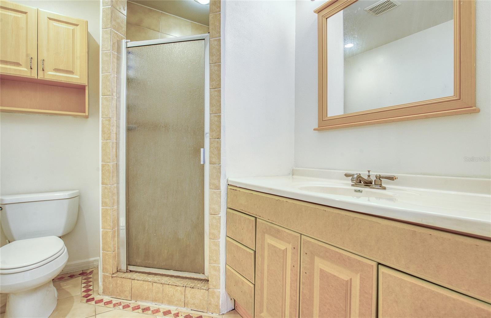 Master bathroom (2)
