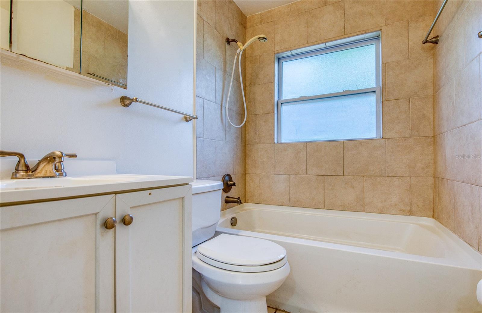 Bathroom 2 (1)