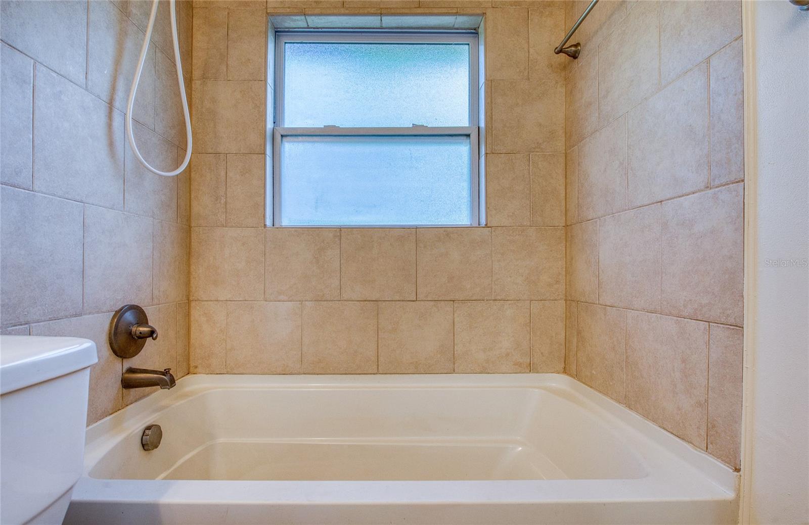 Bathroom 2 (2)
