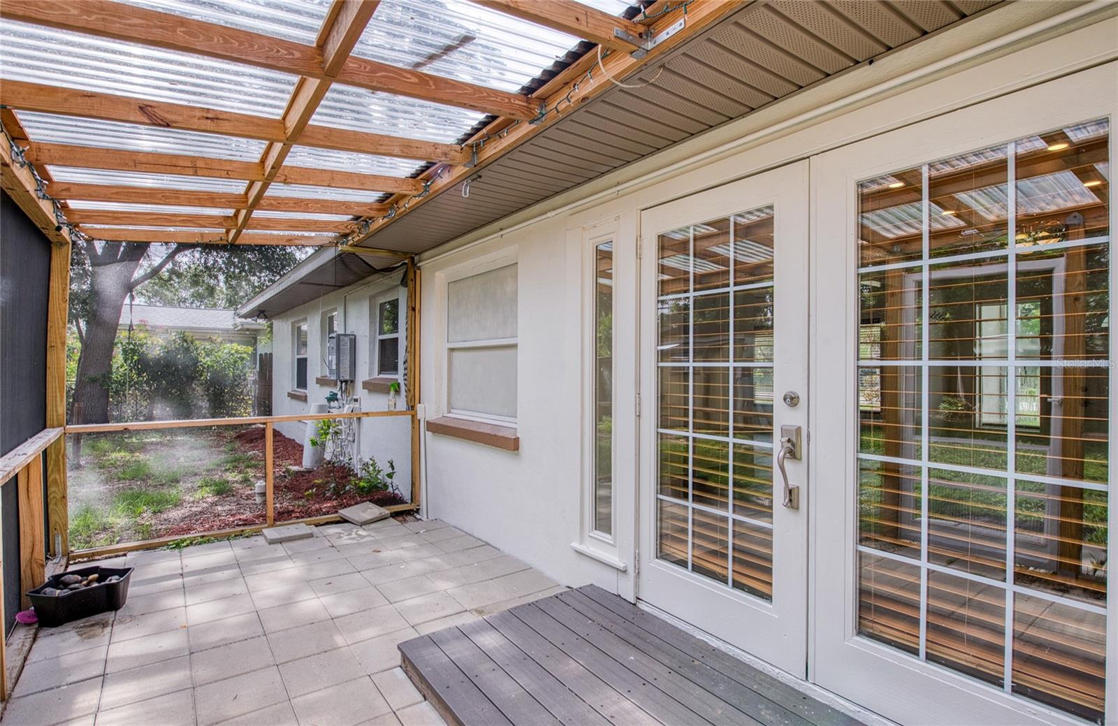 Rear porch (4)