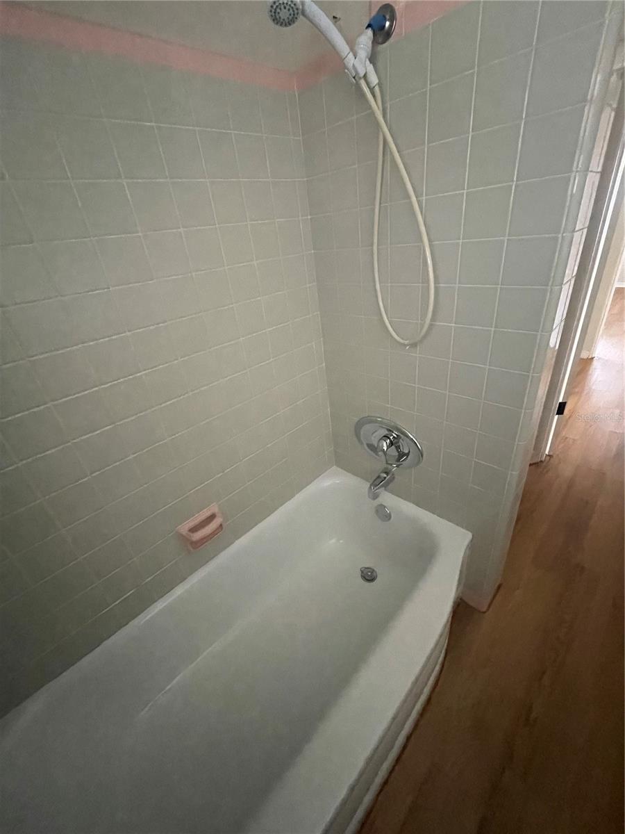 TB8403967