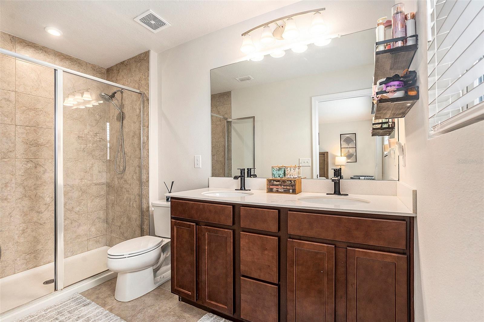 Master En-Suite with LARGE walk in shower