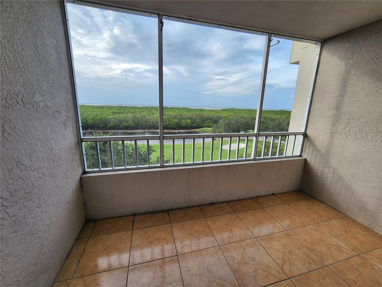 balcony