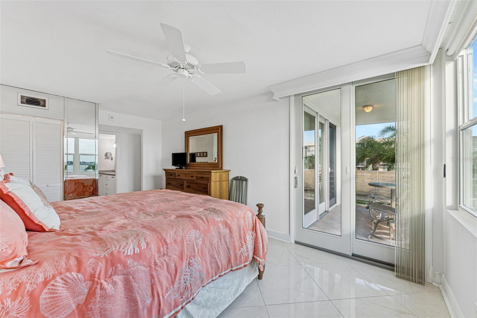 Primary Suite With Walk-In Closet