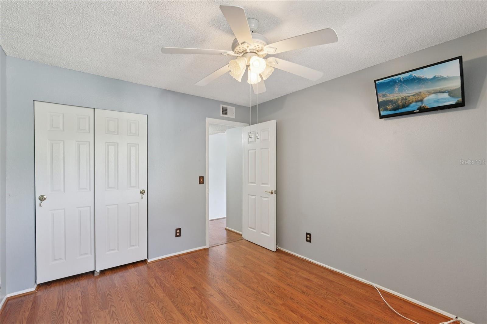 Guest bedroom.