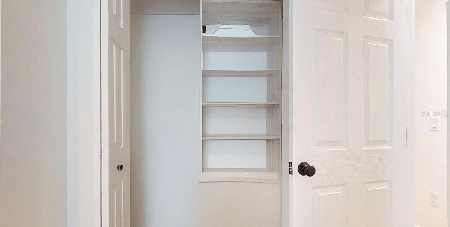 Closet & cabinets