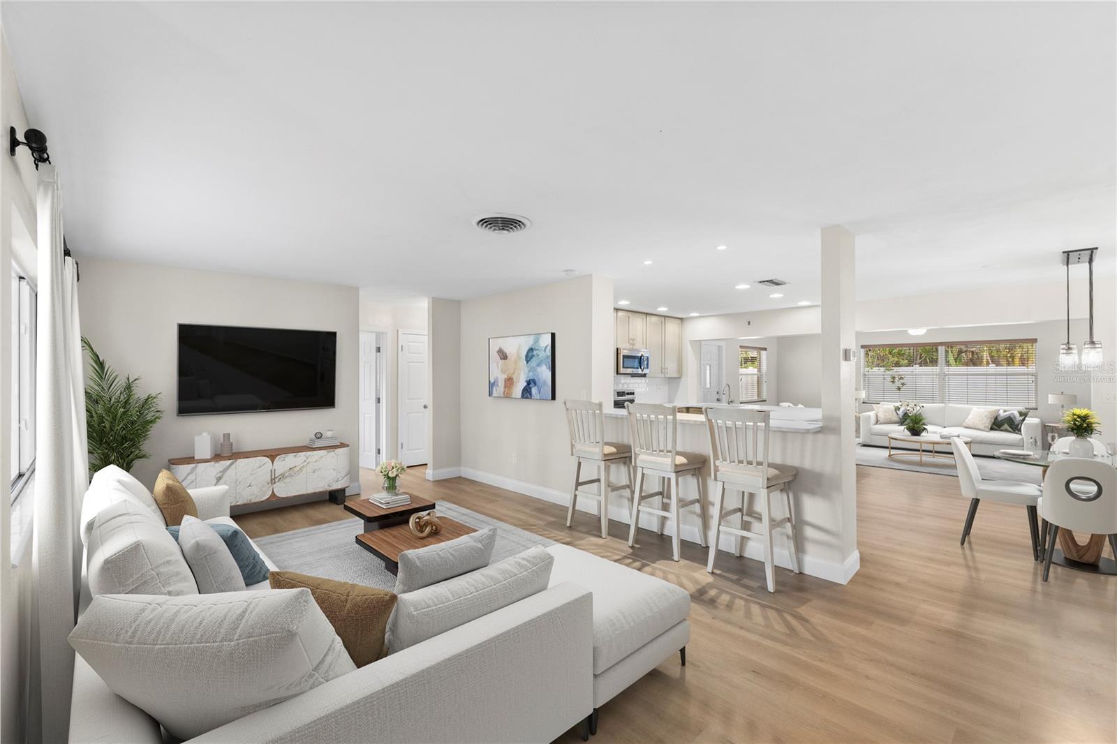 Virtually Staged Living /Dining
