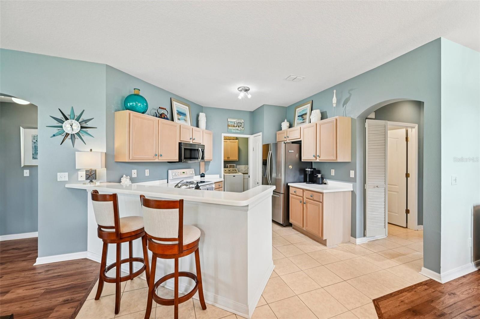 Kitchen with breakfast bar