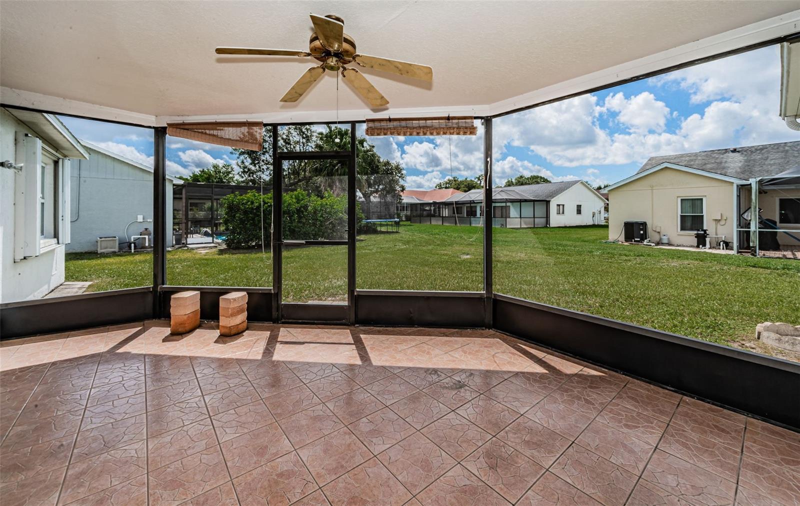 Screened in Lanai - Ceiling fan