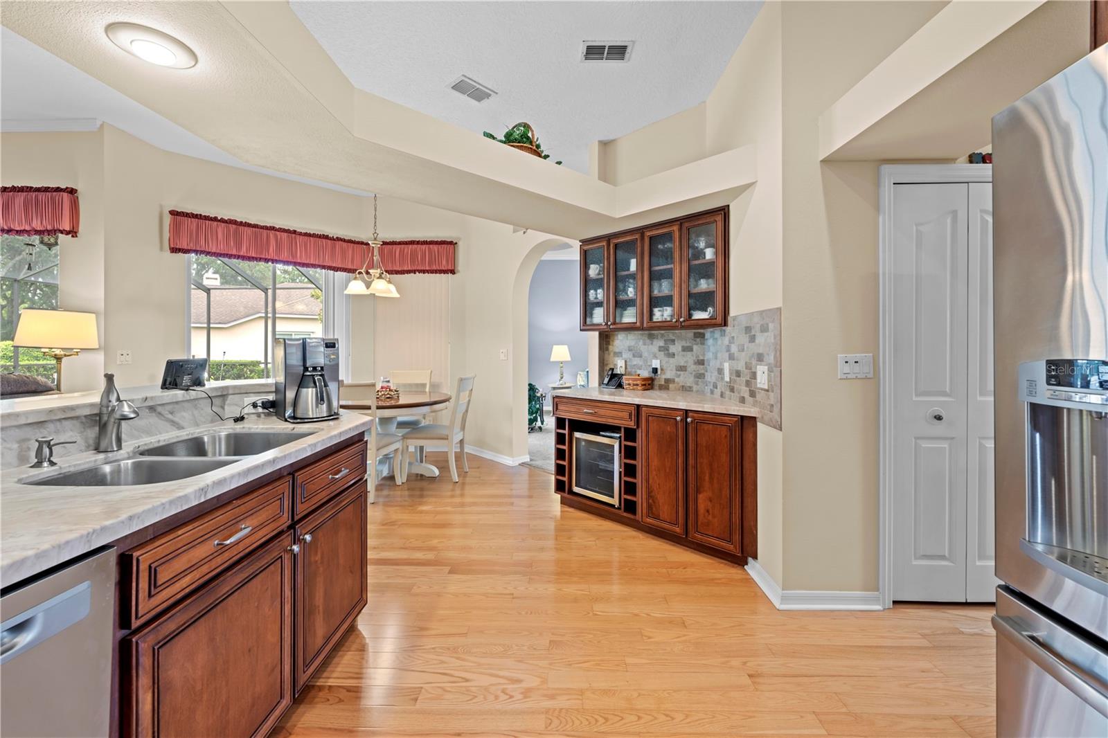 Kitchen & Breakfast Nook