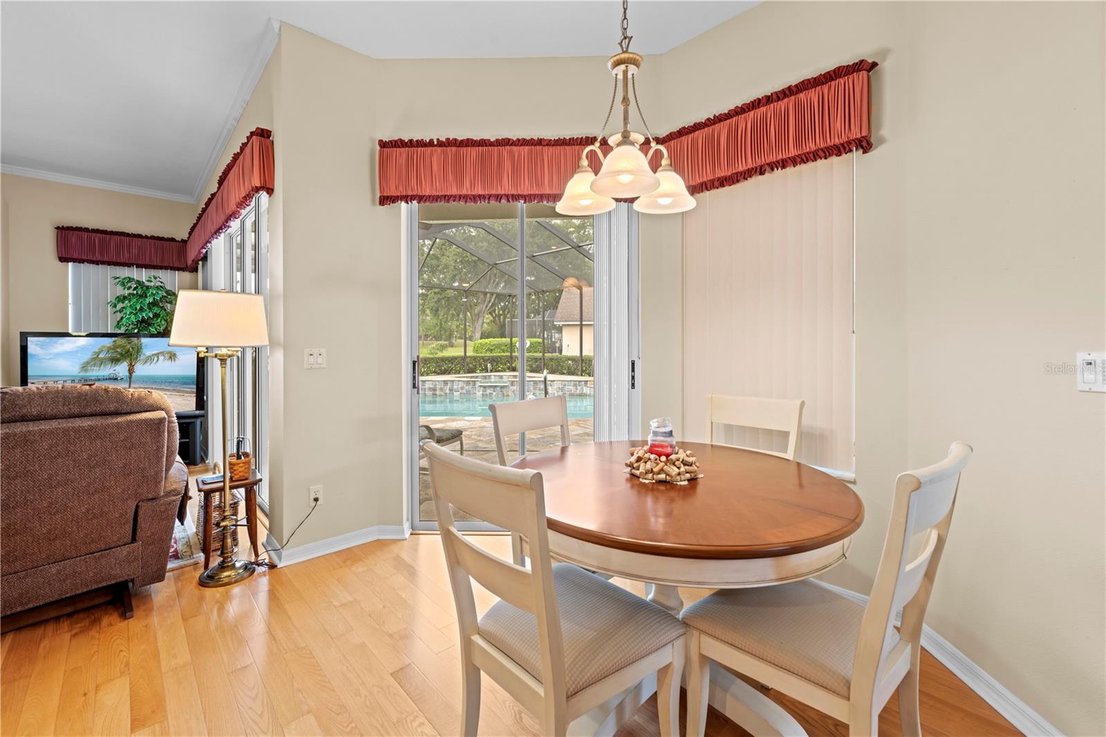 Breakfast Nook w/Lanai Access
