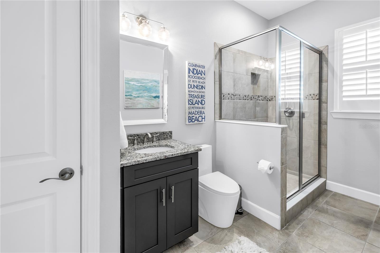 Main level full bath