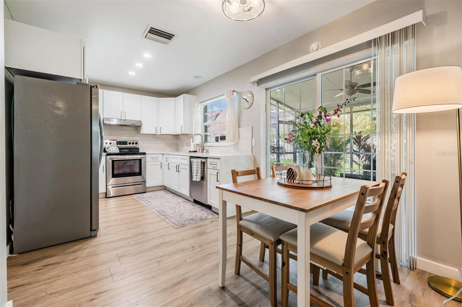 kitchen/breakfast nook