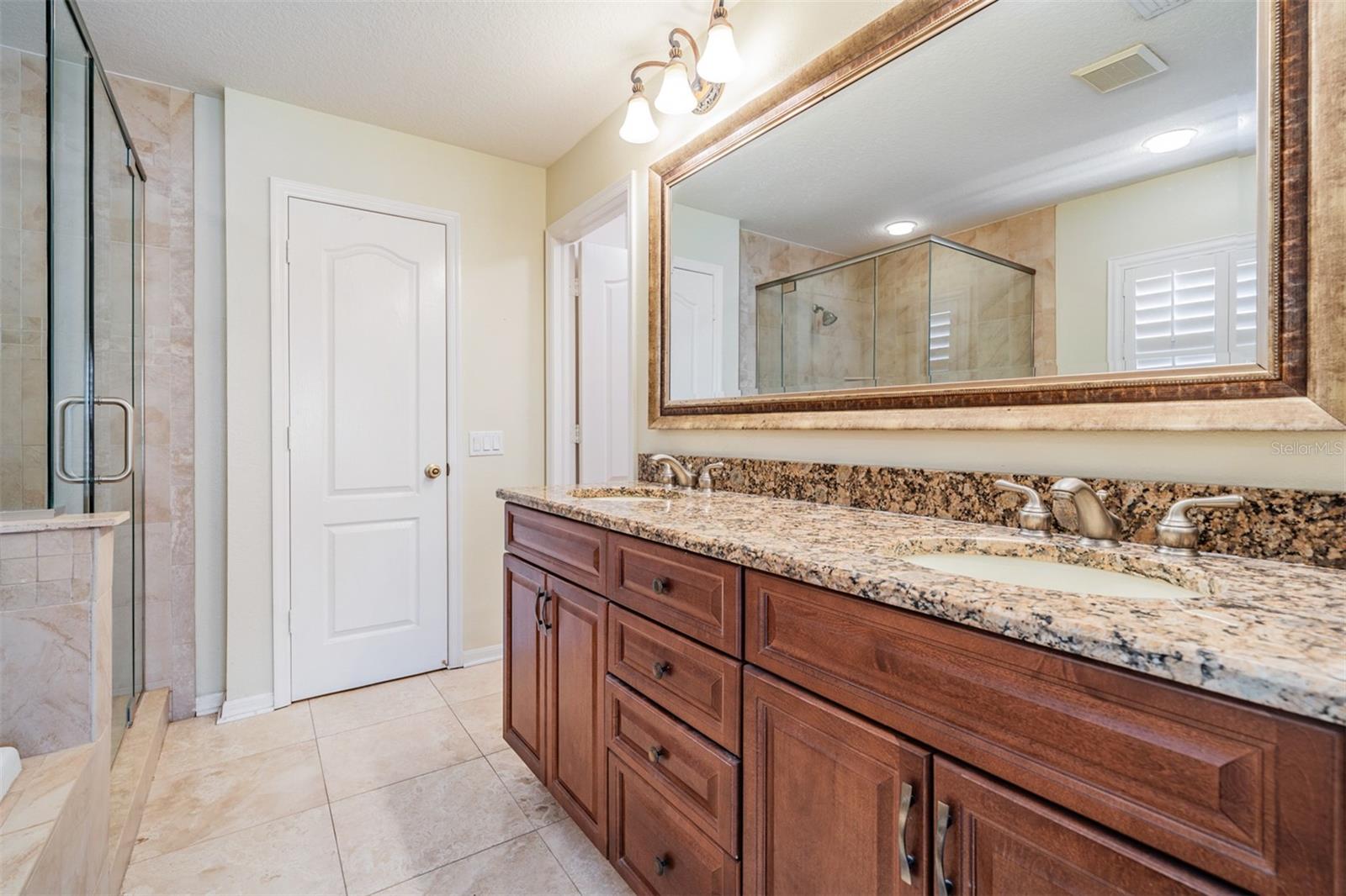 Primary bath - Dual sinks
