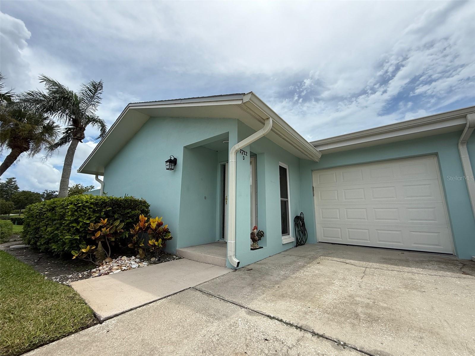 Welcome to 2722 Sherbrooke Lane!