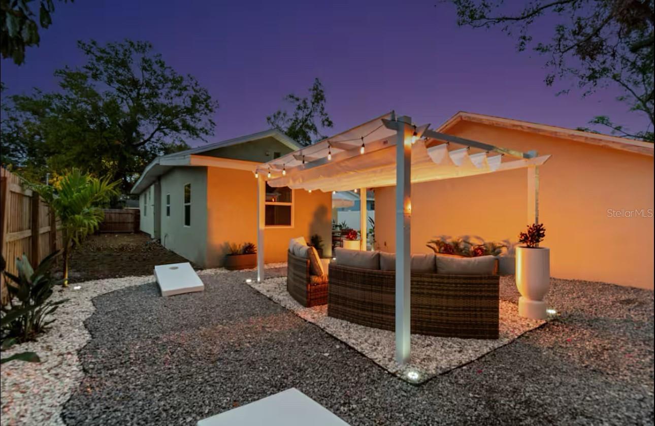 Cozy Outdoor Seating w/Fire Pit