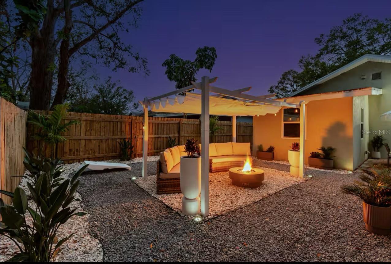 Cozy Outdoor Seating w/Fire Pit