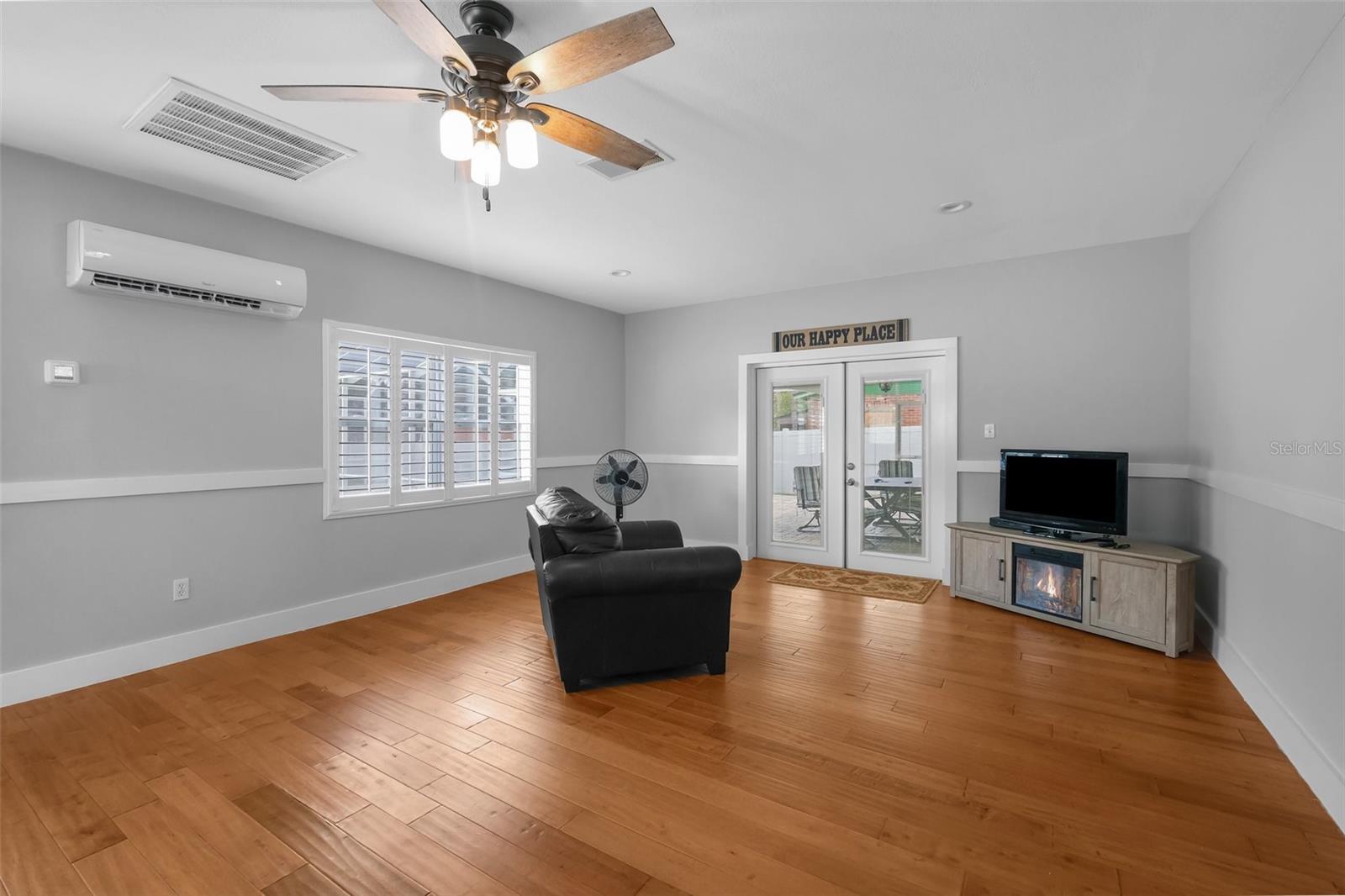 Large extra family room!