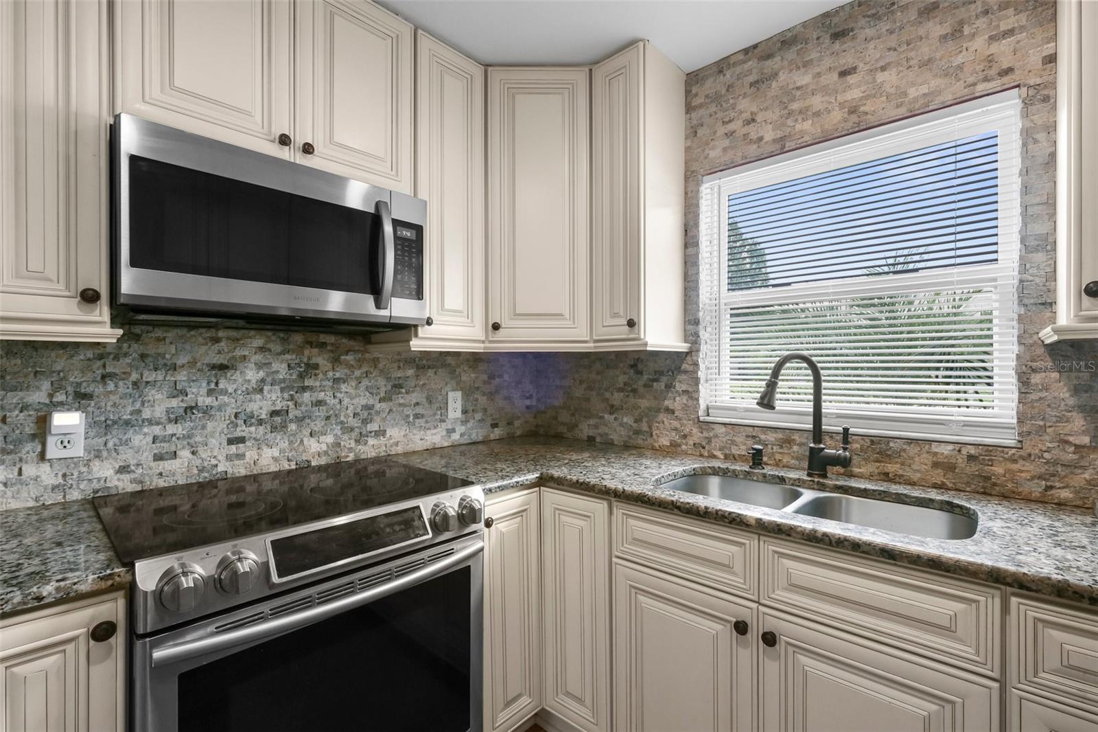 Remodeled kitchen with newer stainless steel applainces!