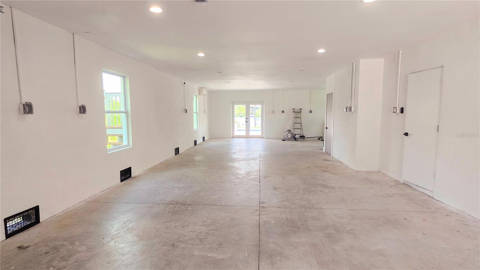 Oversized garage with A/C and storage room