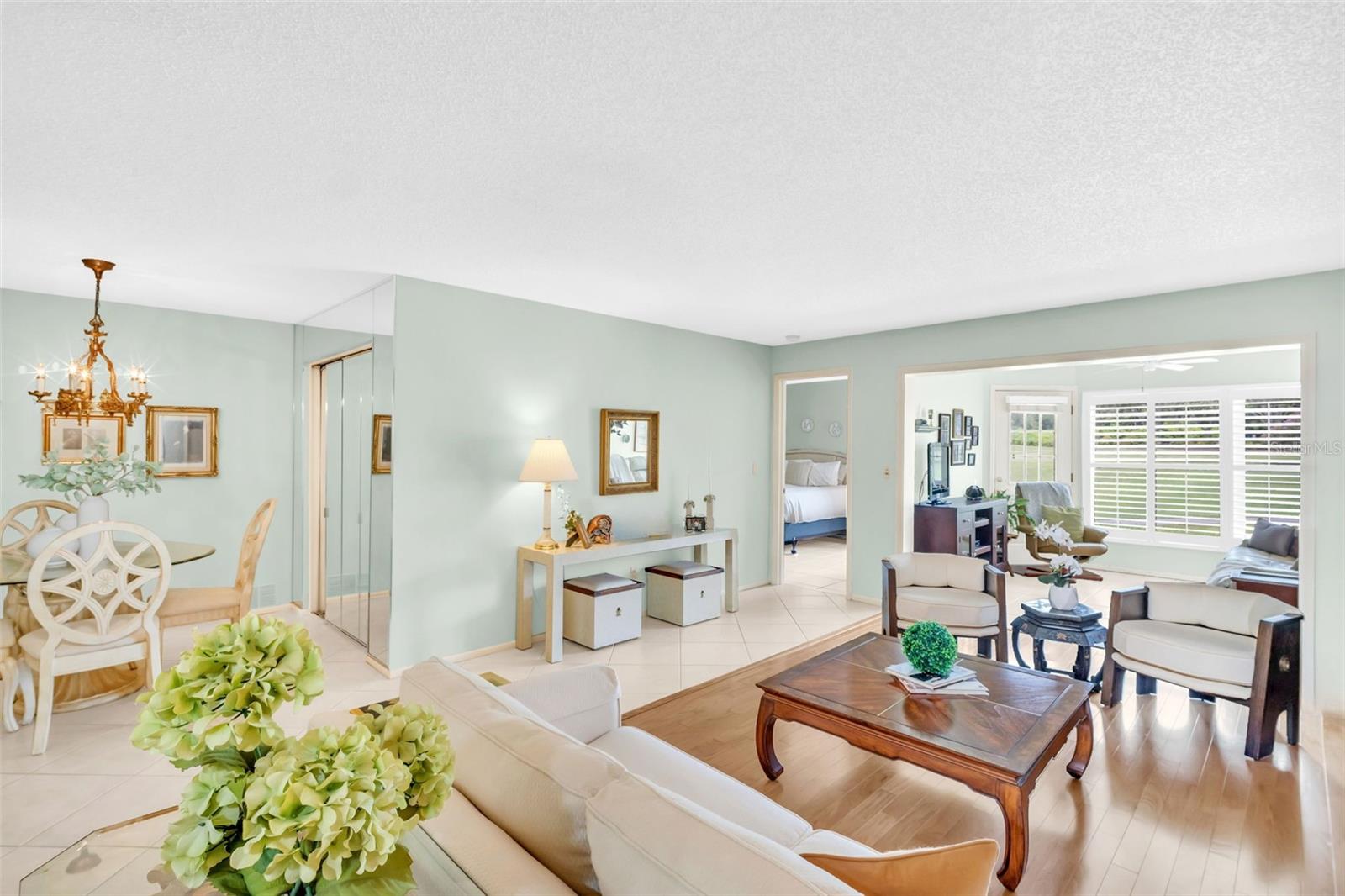 Perfect living/dining room combo open to Florida room~