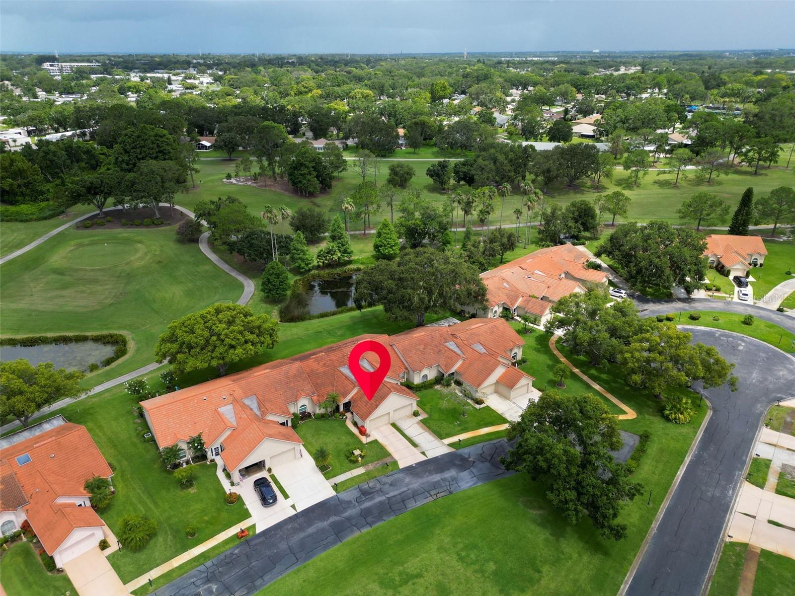 Surrounded by green golf views~
