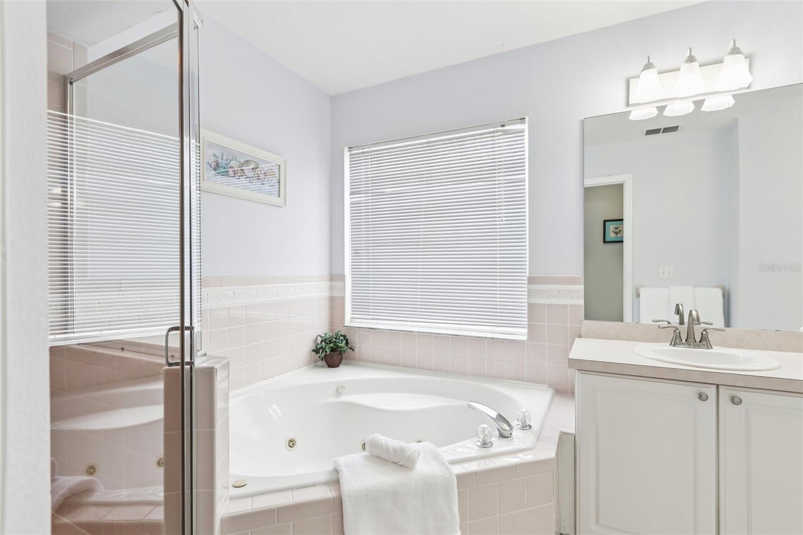 Jetted tub in primary bathroom
