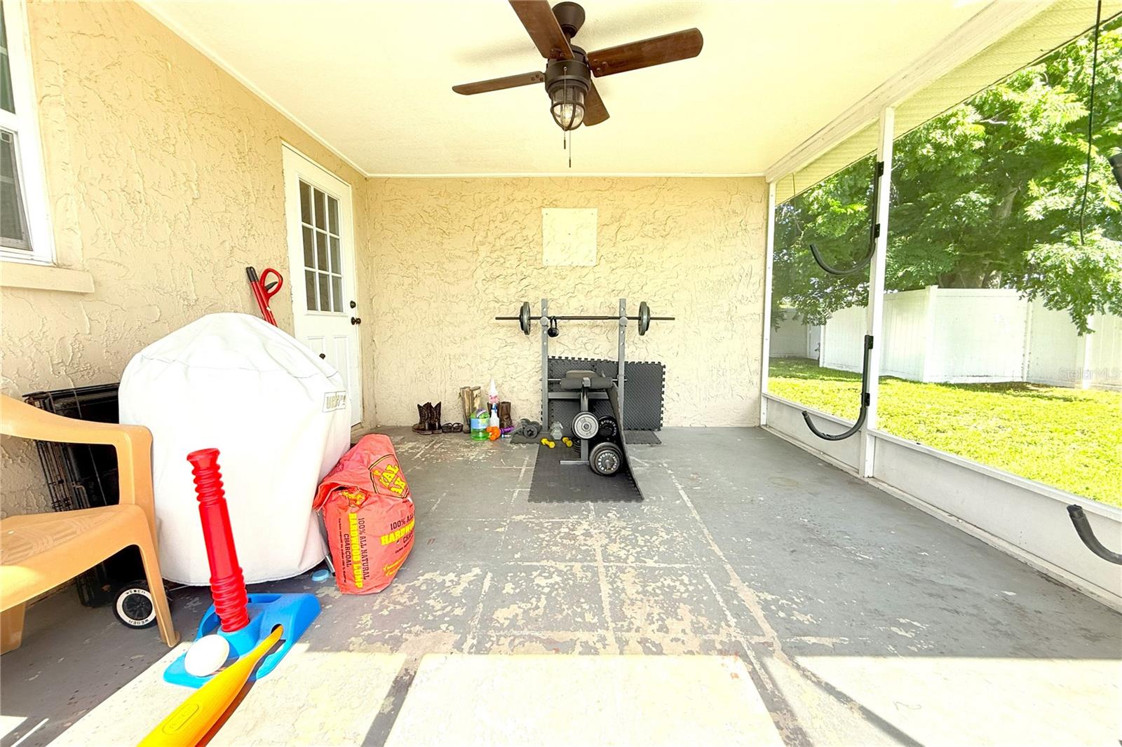 SCREENED LANAI WITH CEILING FAN