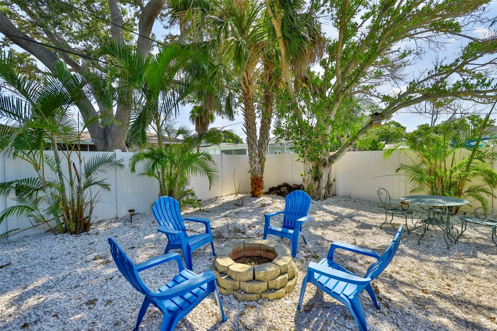 Fun fire pit area to enjoy on the cool nights.