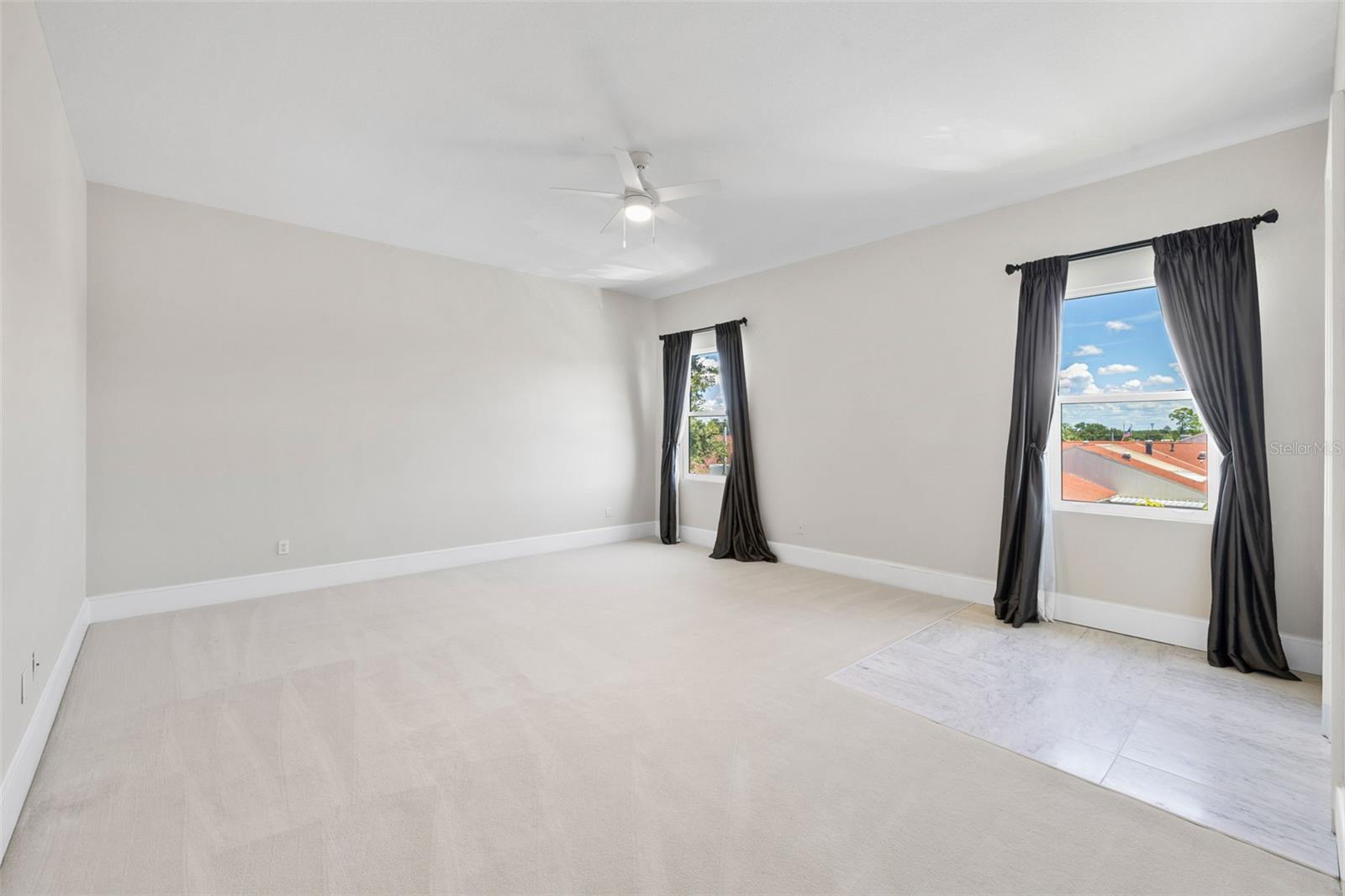 Oversized bedrom w/ jack and jill bath