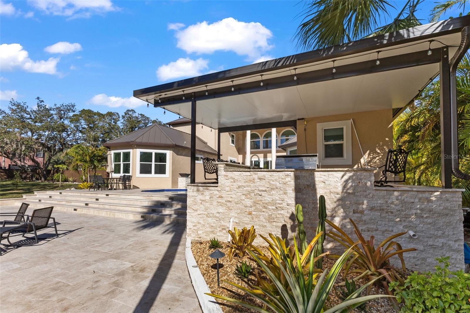 Outdoor Kitchen