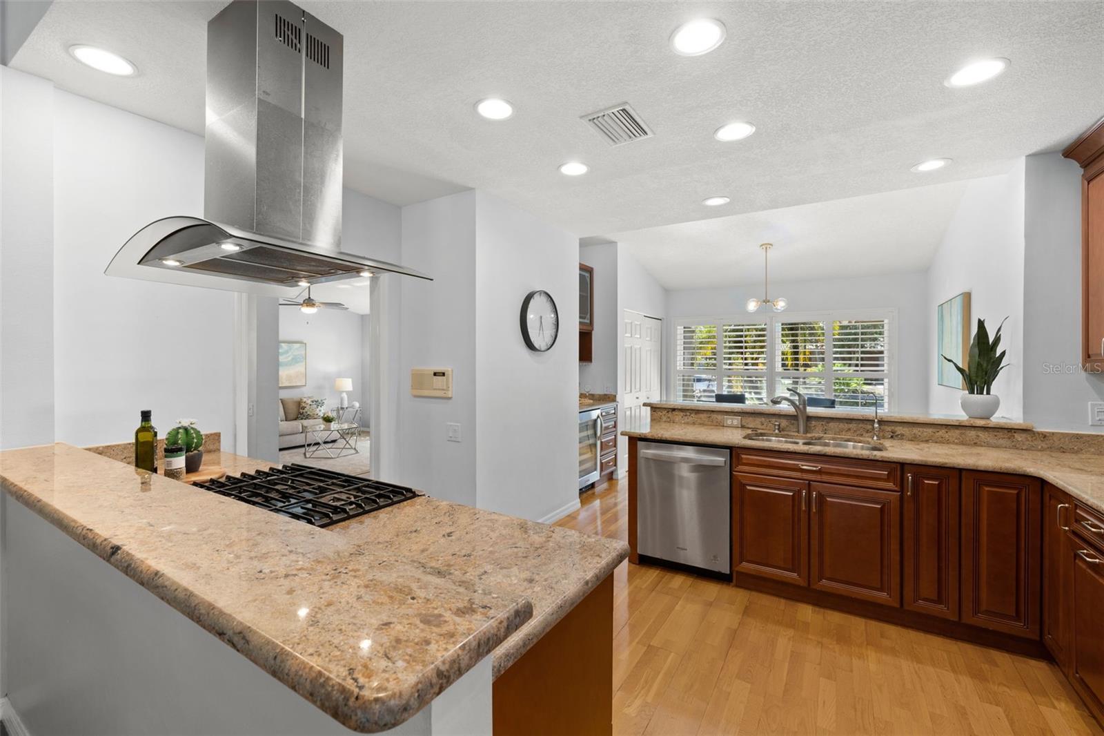 Kitchen with Gas cooktop