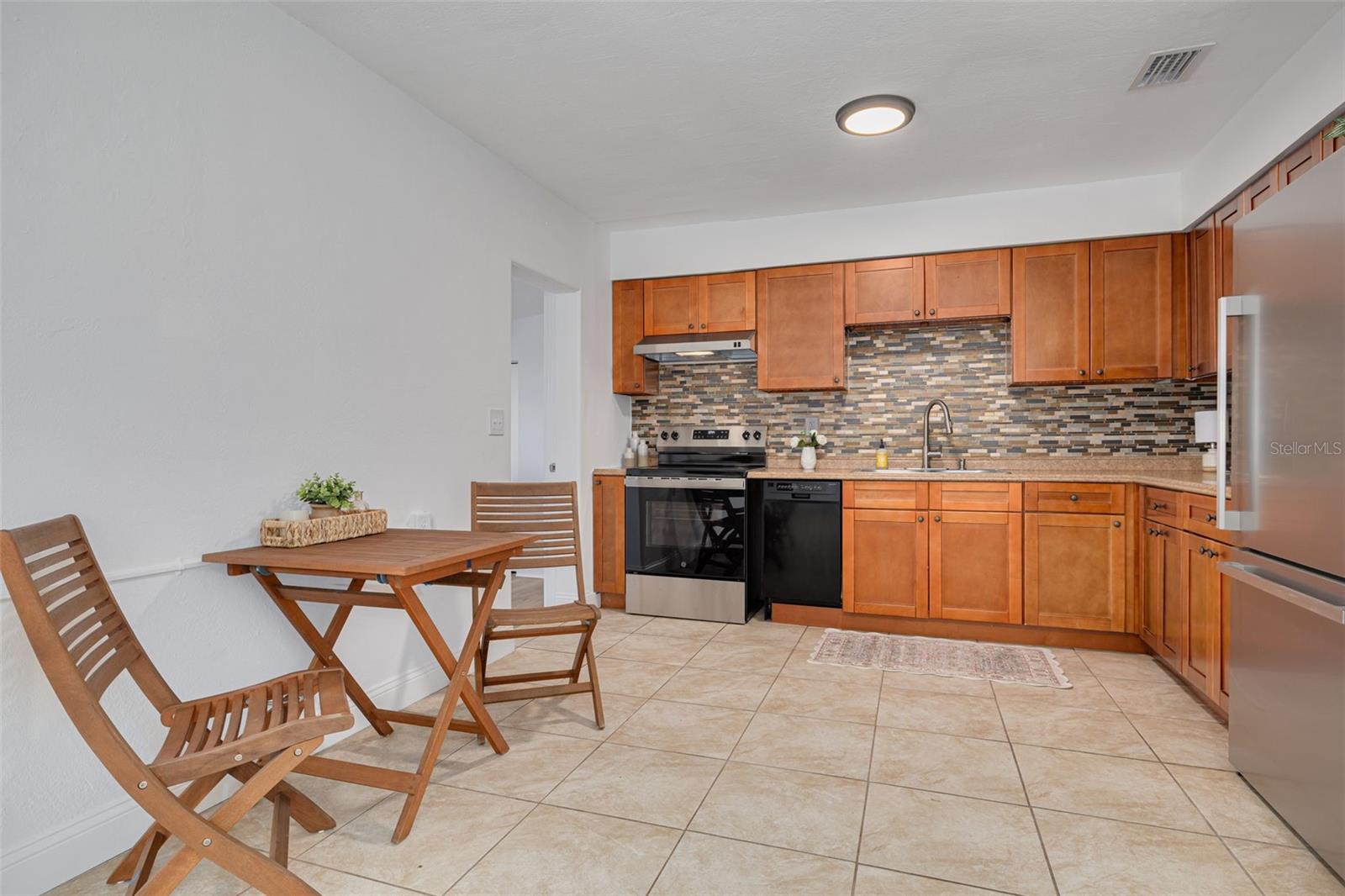 Eat-in Kitchen
