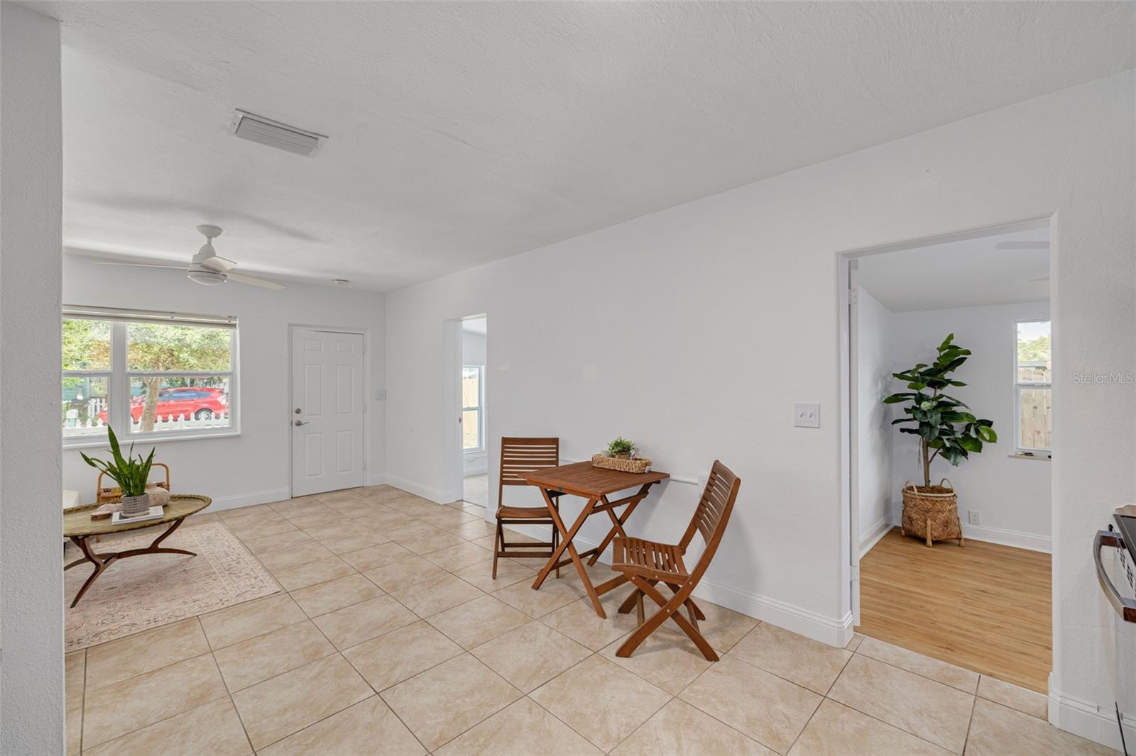 Eat-in kitchen space