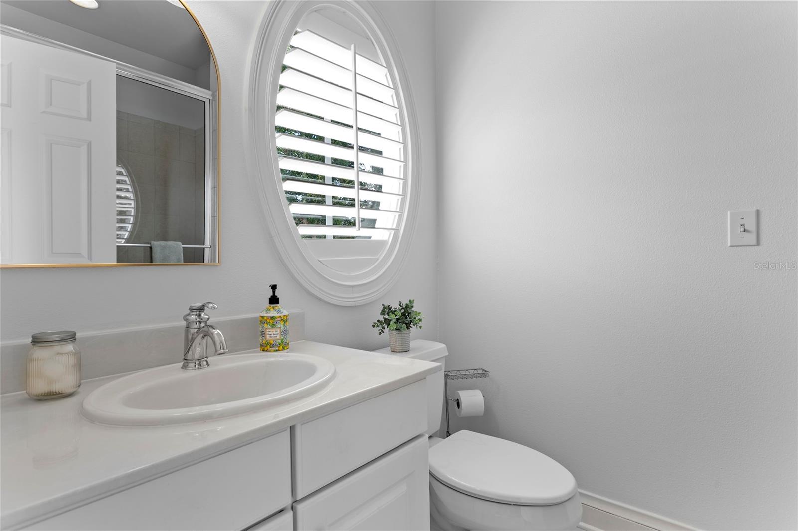 Ensuite bathroom to secondary bedroom
