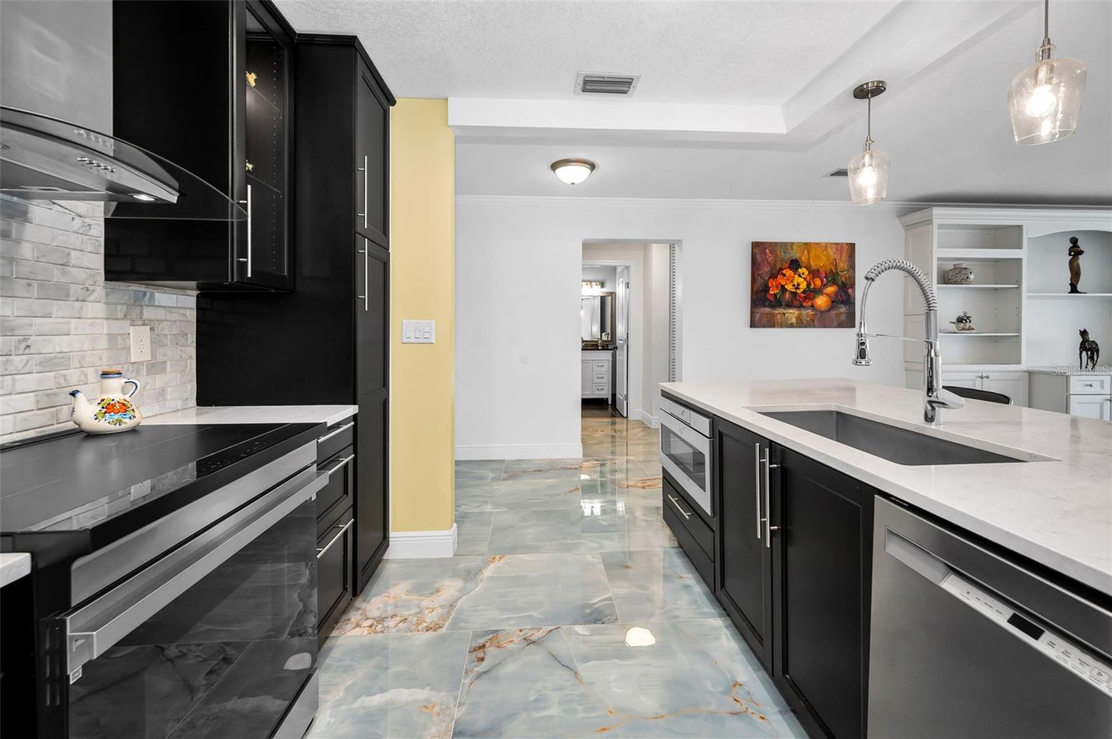 Top line appliances with Induction stove under counter microwave