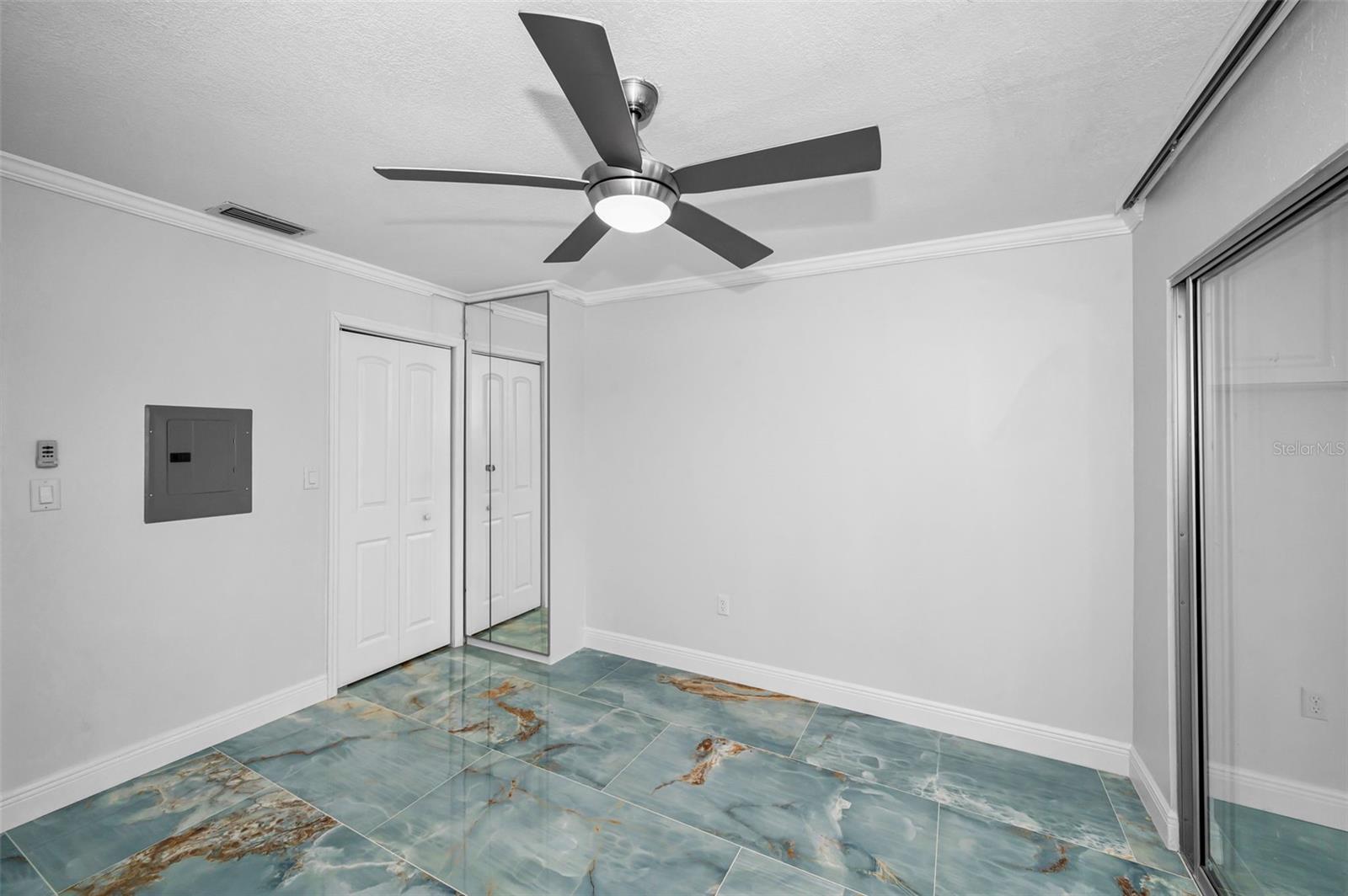Guest bedroom with additional closet