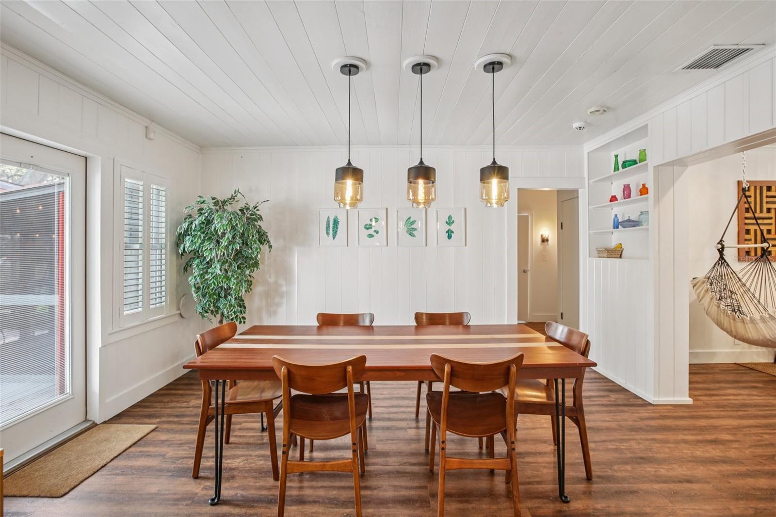 Dining front
