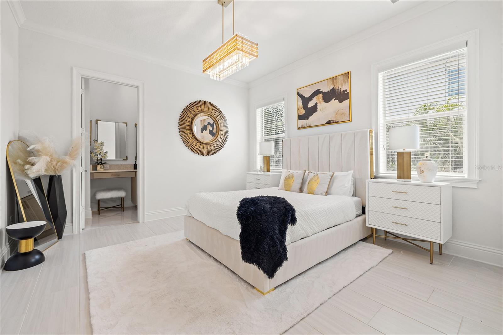 Main level bedroom/guest room