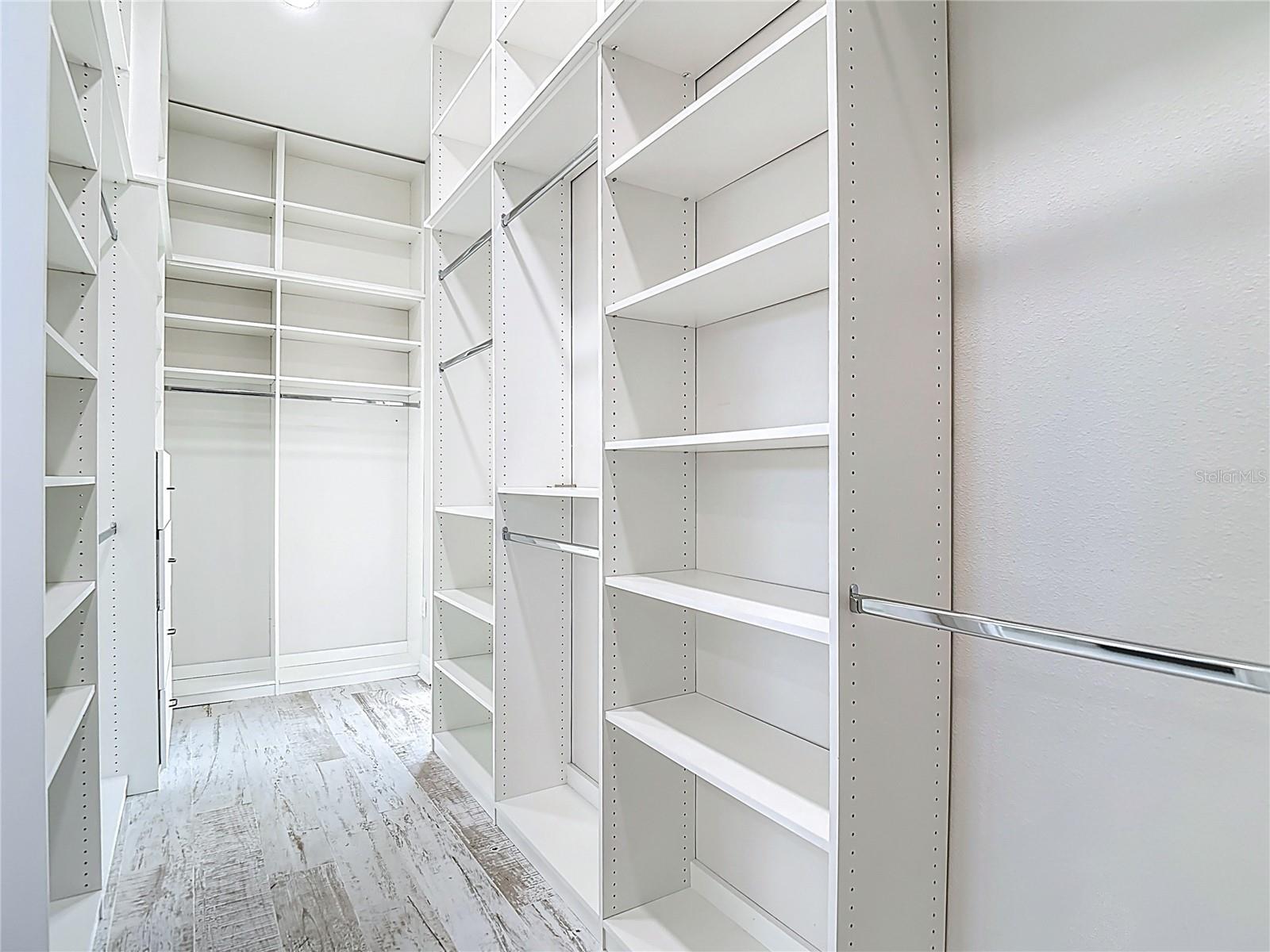 Walking Closet