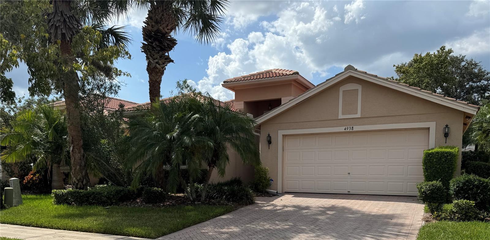 GREAT CURB APPEAL!