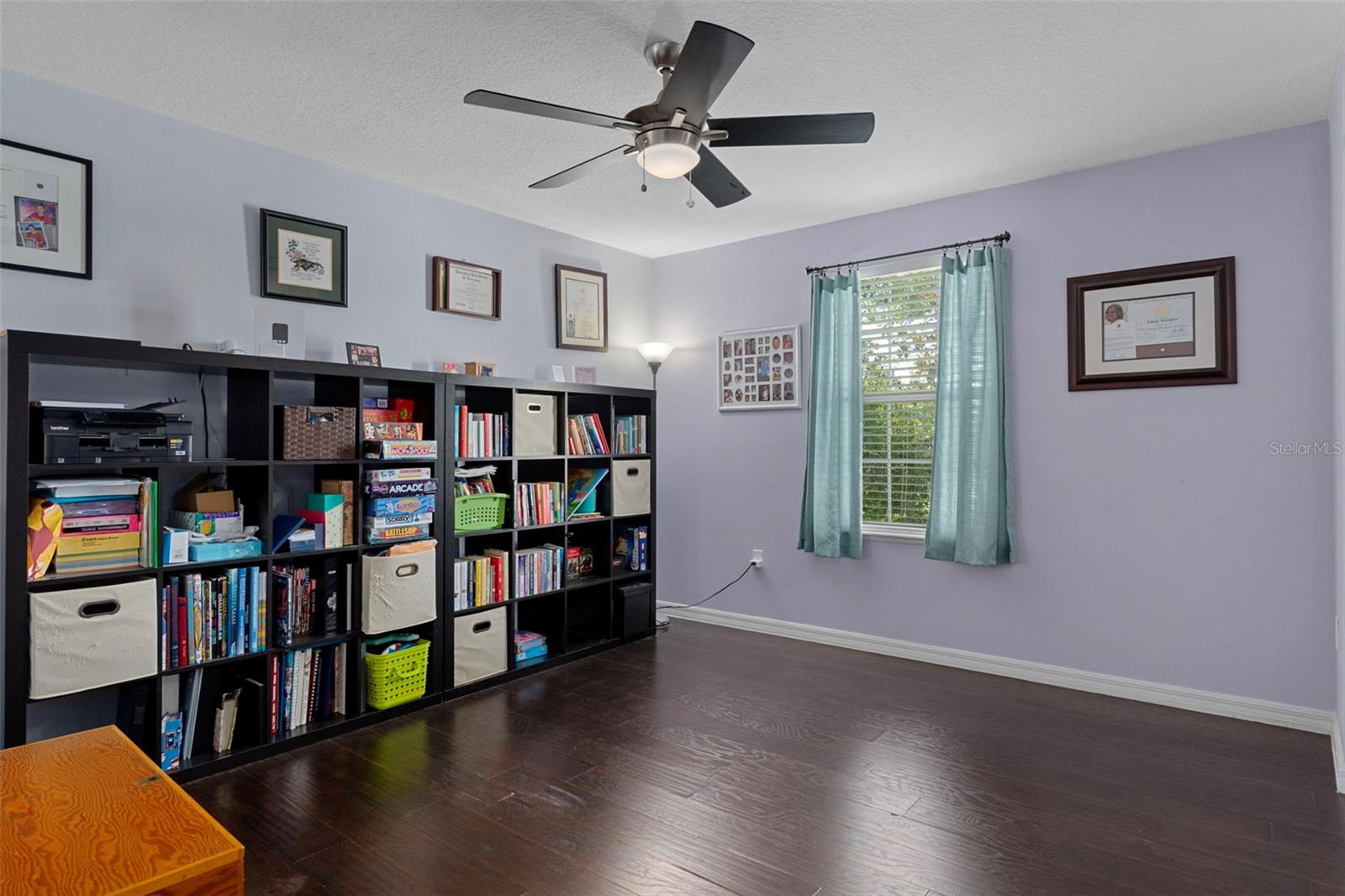 This space would make a great home office, kids play area or a home gym