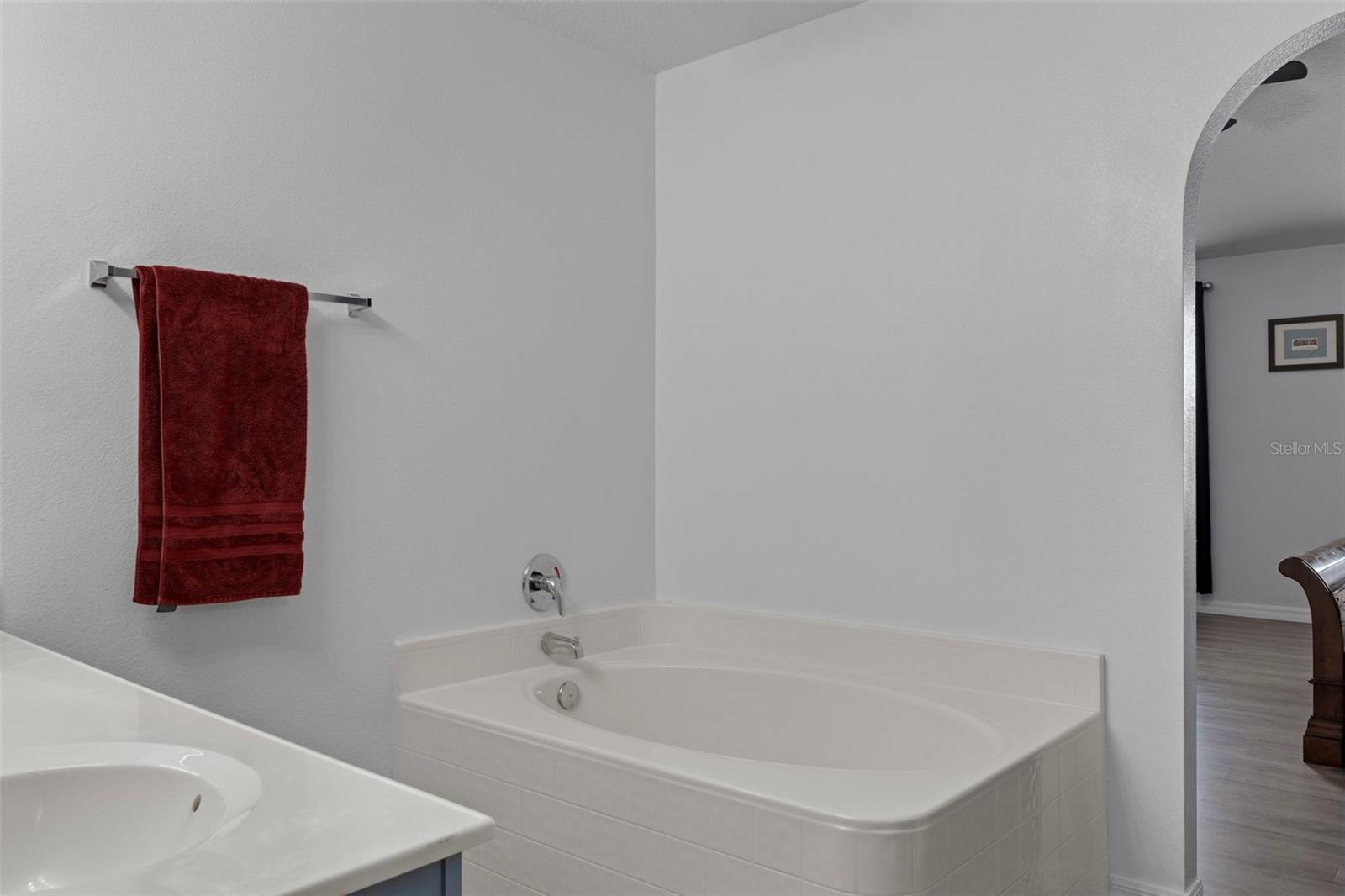 What a wonderful, relaxing garden tub !!