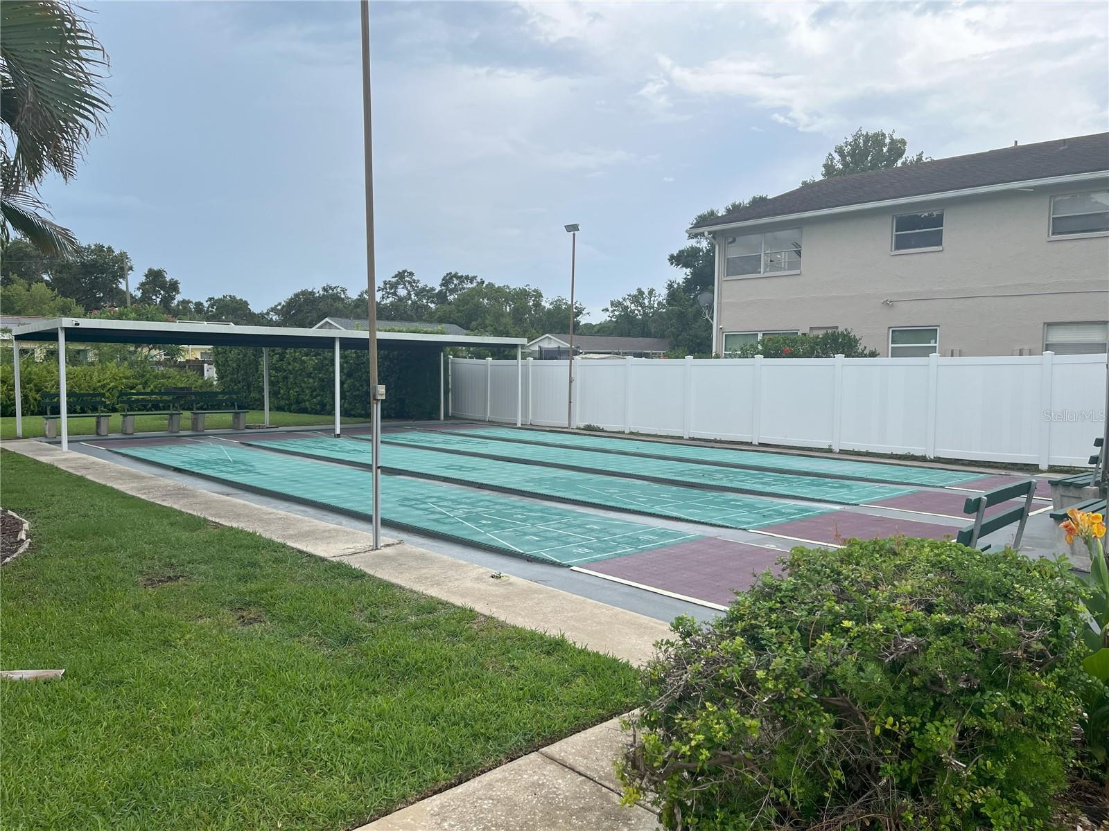 Shuffleboard court